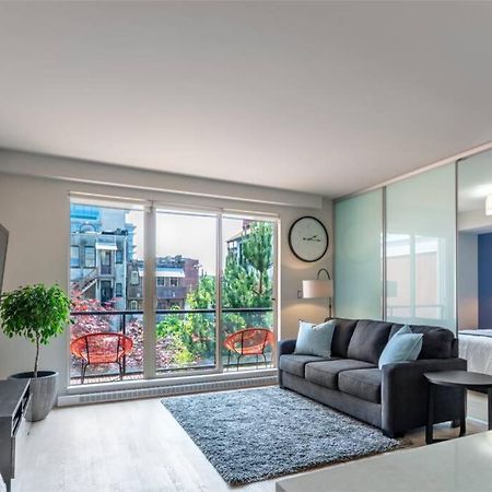 Clean 3Rd Floor Executive 1 Bedroom Apt In Old Town China Town Виктория Екстериор снимка